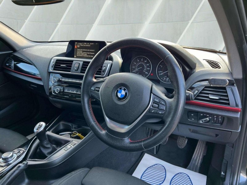 BMW 1 SERIES