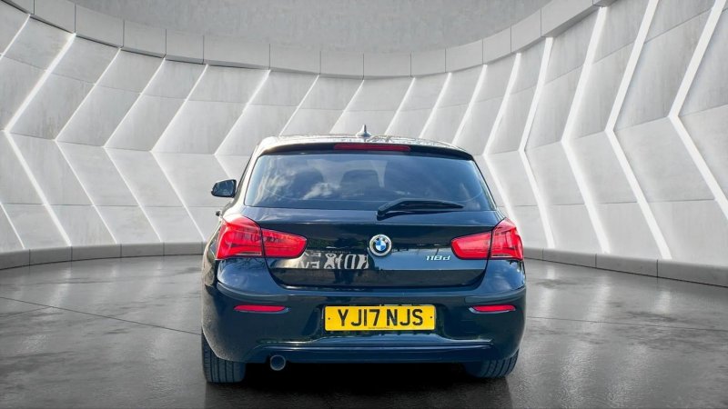 BMW 1 SERIES