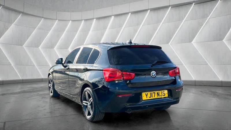 BMW 1 SERIES