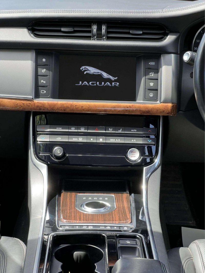 JAGUAR XF