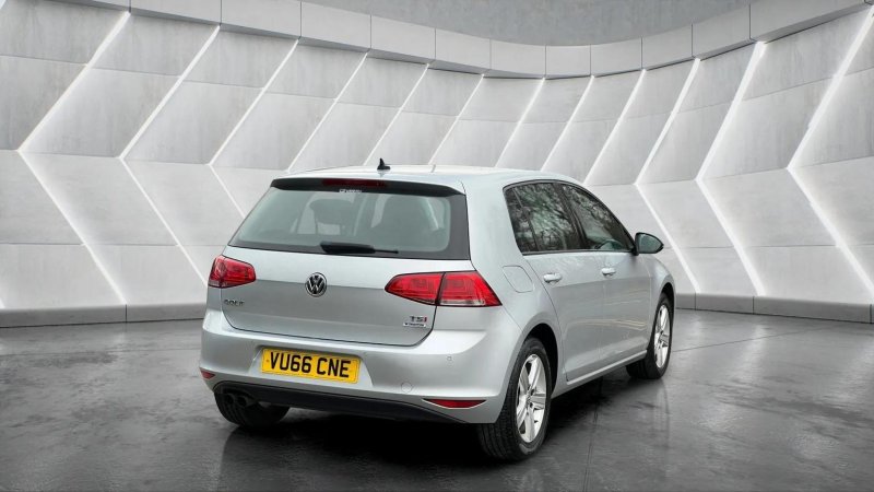VOLKSWAGEN GOLF