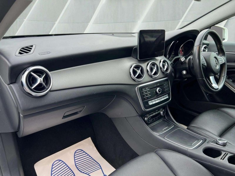 MERCEDES-BENZ GLA CLASS