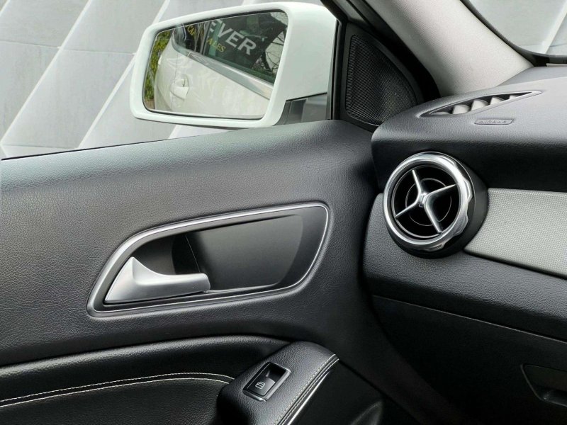 MERCEDES-BENZ GLA CLASS