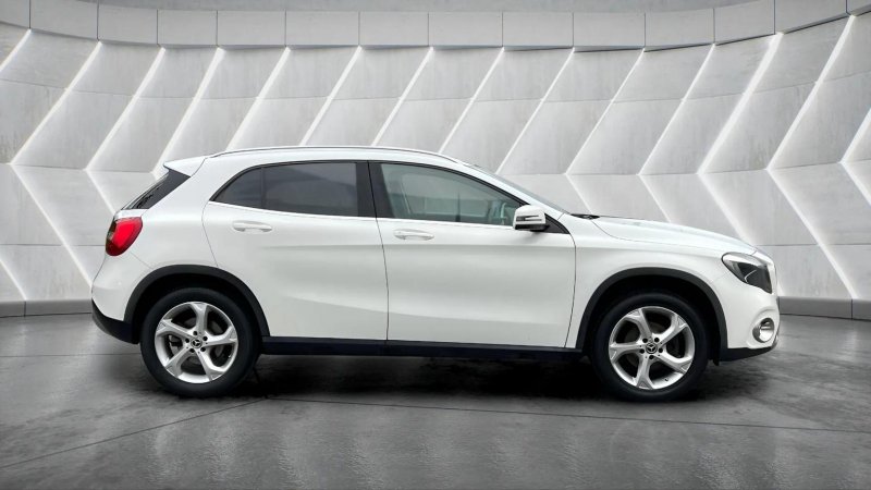 MERCEDES-BENZ GLA CLASS