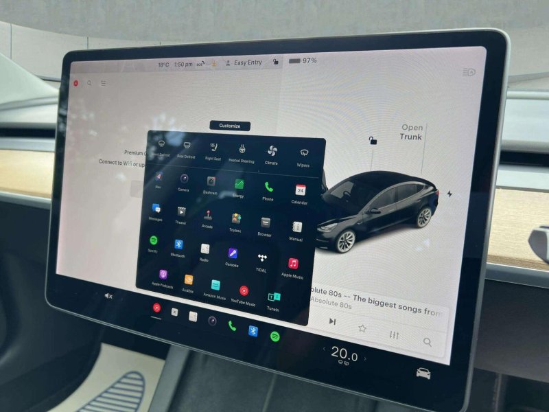 TESLA MODEL 3